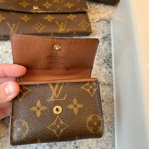 SOLD• Louis Vuitton Monogram Card Case - Picture 6 of 12